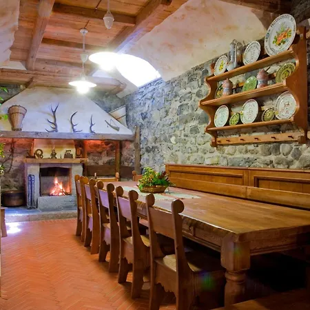 Ristorante Grigna ホテル マンデッロ・デル・ラーリオ